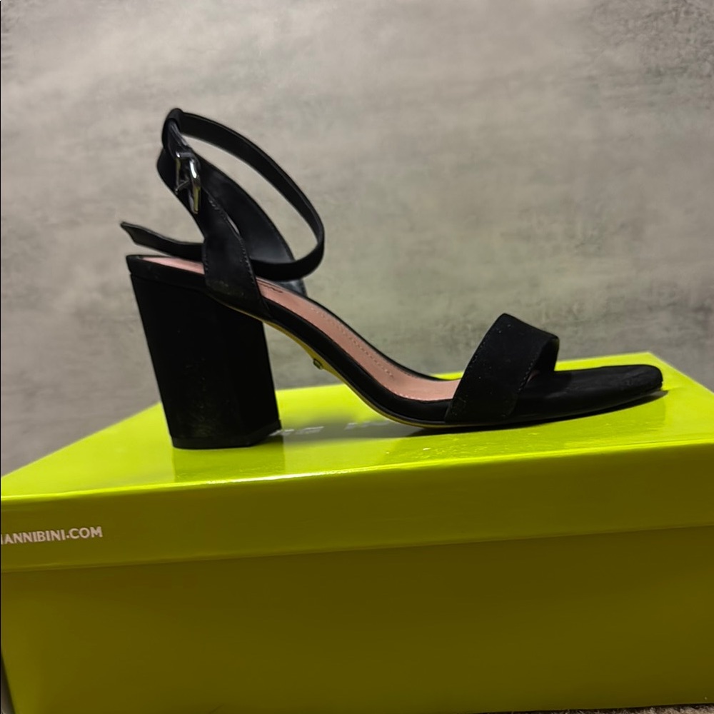 Gianni Bini Arleena Black Heels with Block Design